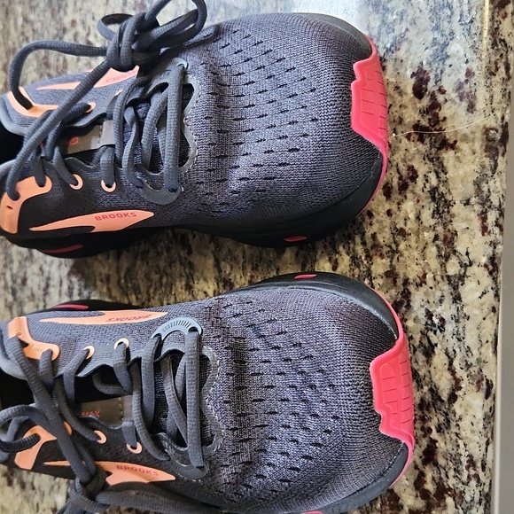 Brooks Ghost Max - Picture 2 of 7